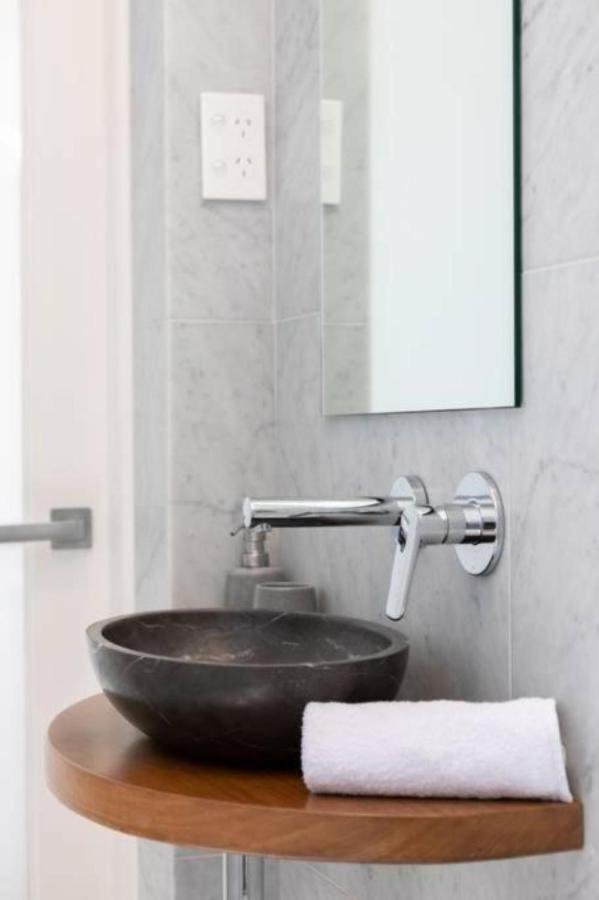 Upscale Cliffside Studio With Ocean Views North Bondi Sydney Luaran gambar