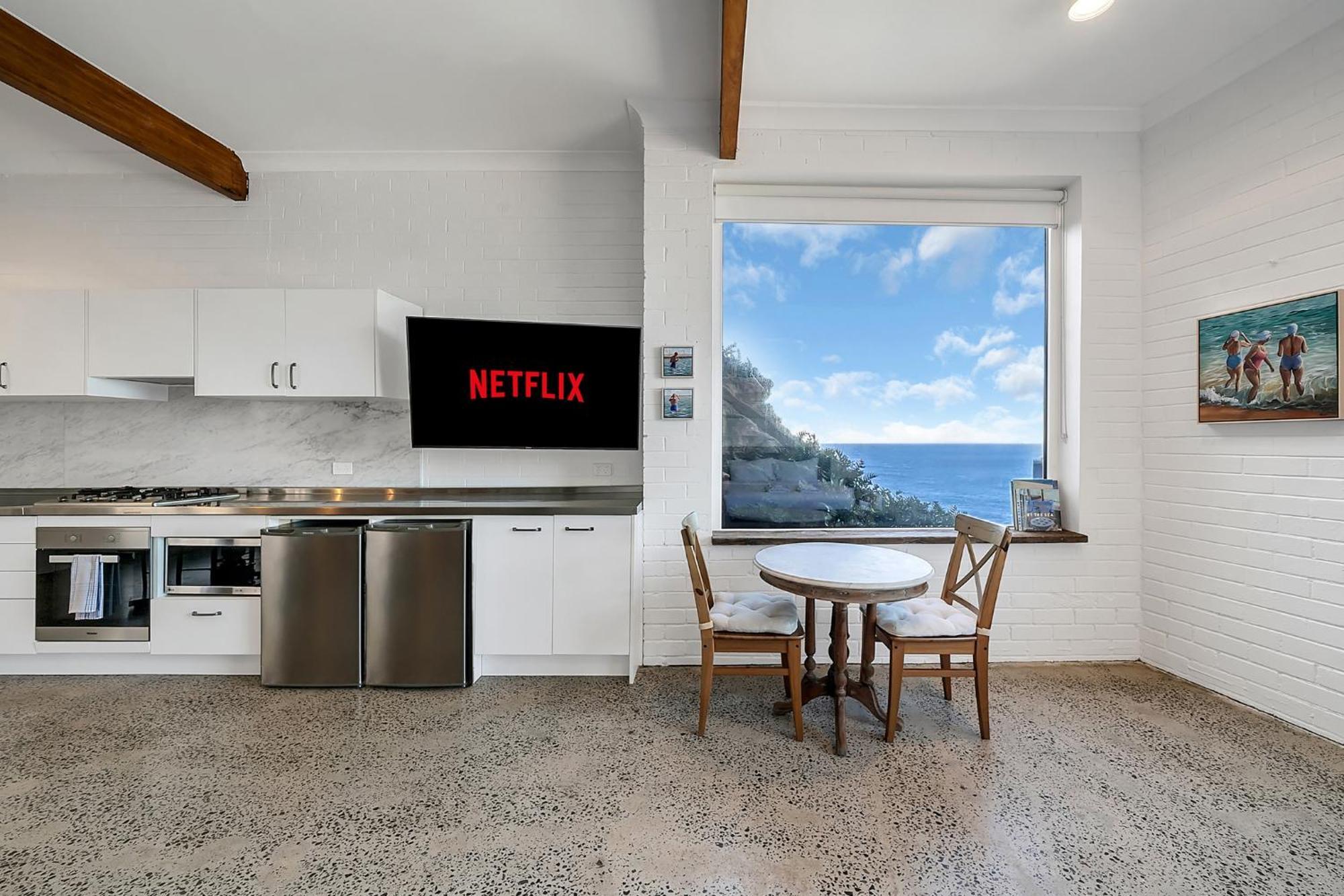Upscale Cliffside Studio With Ocean Views North Bondi Sydney Luaran gambar