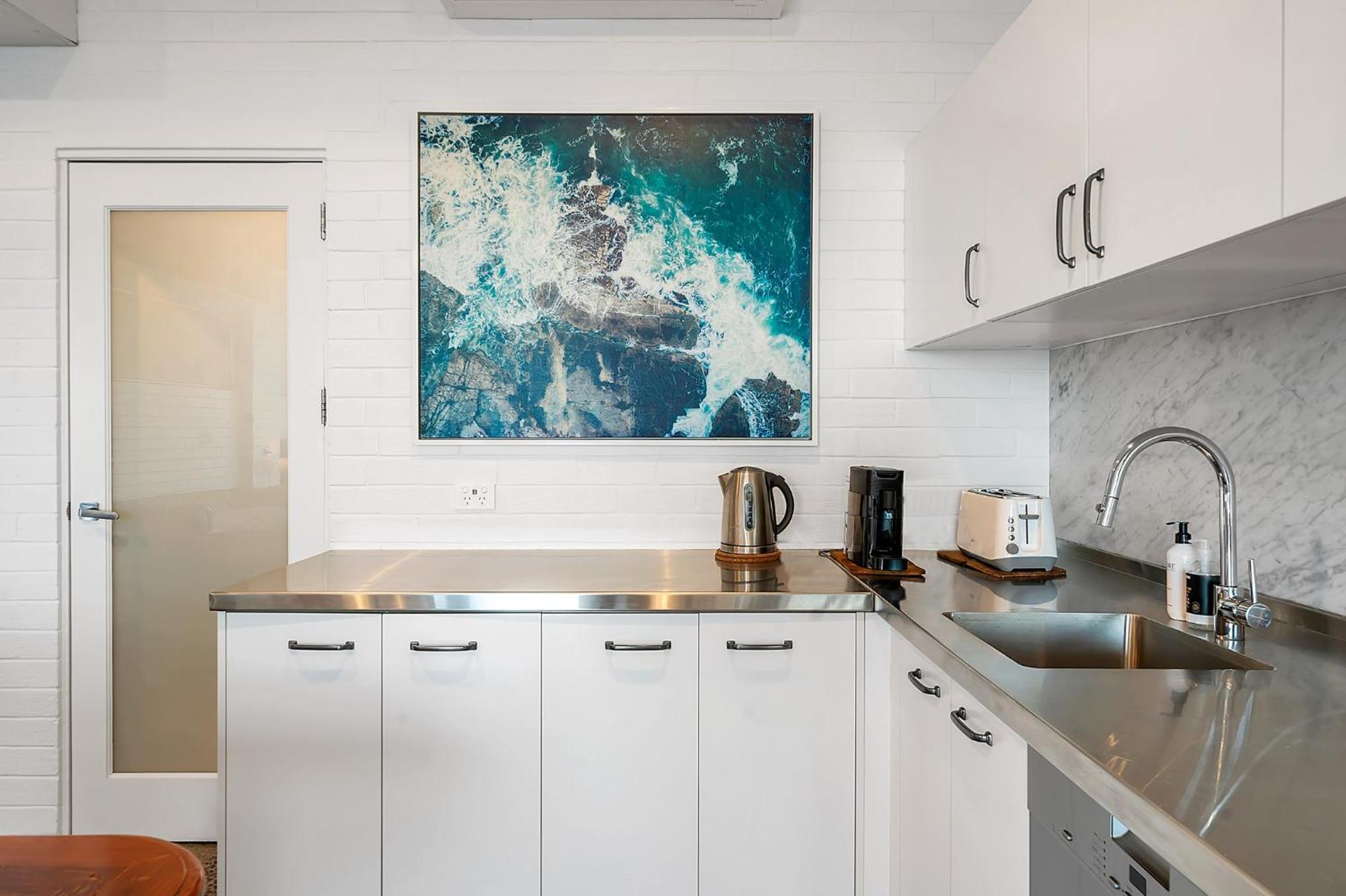 Upscale Cliffside Studio With Ocean Views North Bondi Sydney Luaran gambar