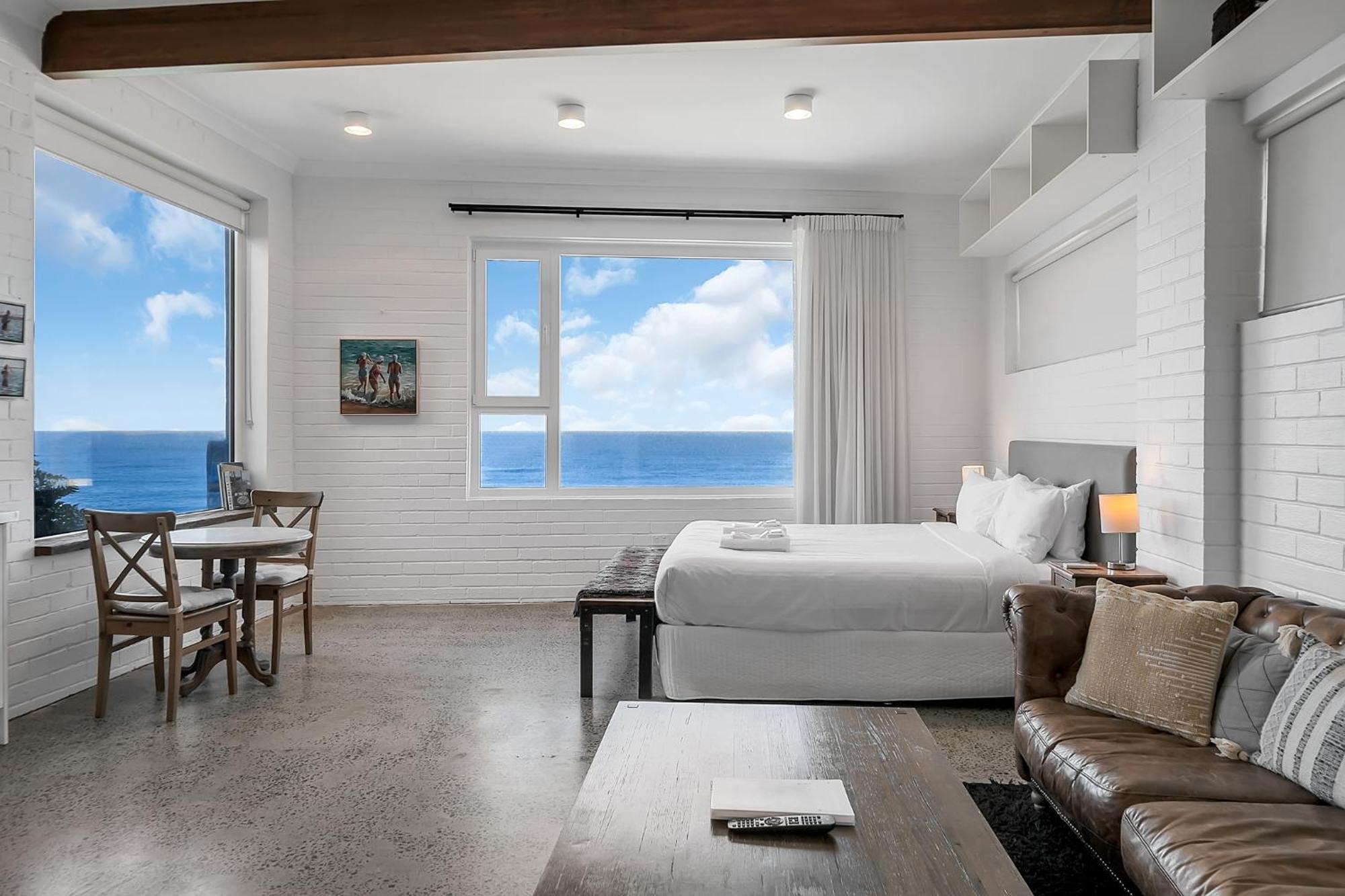 Upscale Cliffside Studio With Ocean Views North Bondi Sydney Luaran gambar