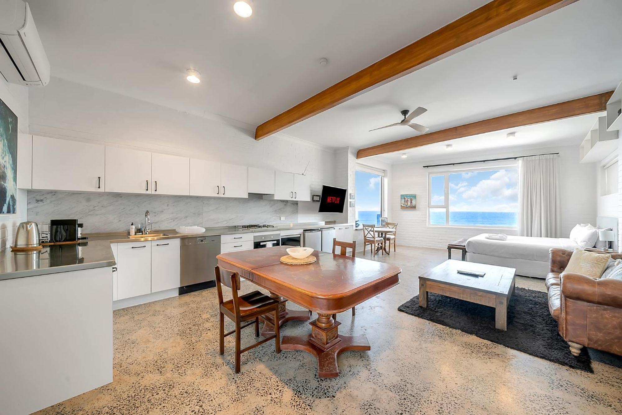 Upscale Cliffside Studio With Ocean Views North Bondi Sydney Luaran gambar